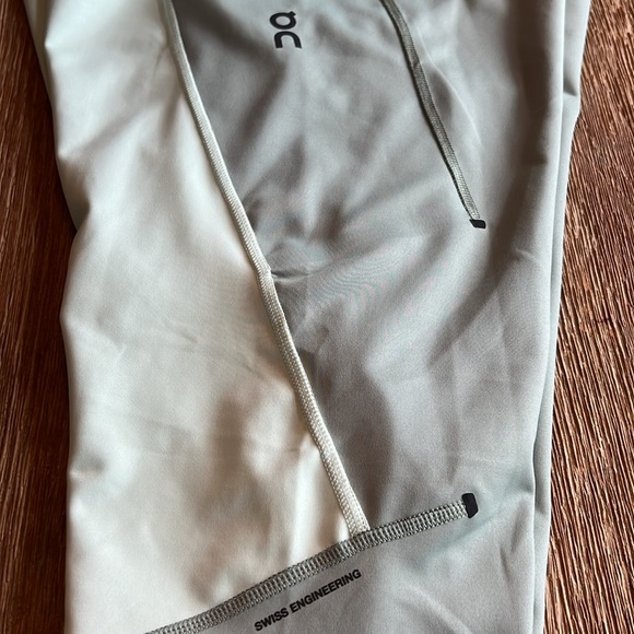 ON PERFORMANCE “run on clouds” 7/8 running tights, NWOT, size XL - Picture 12 of 13